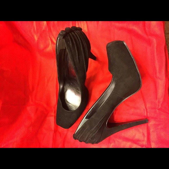 Red Carpet Sale! Black Suede Nine West pumpsSZ 9.5