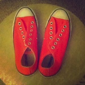 Salmon pink converse
