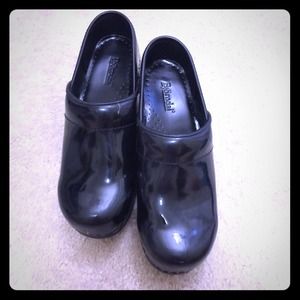 Black patent shoes