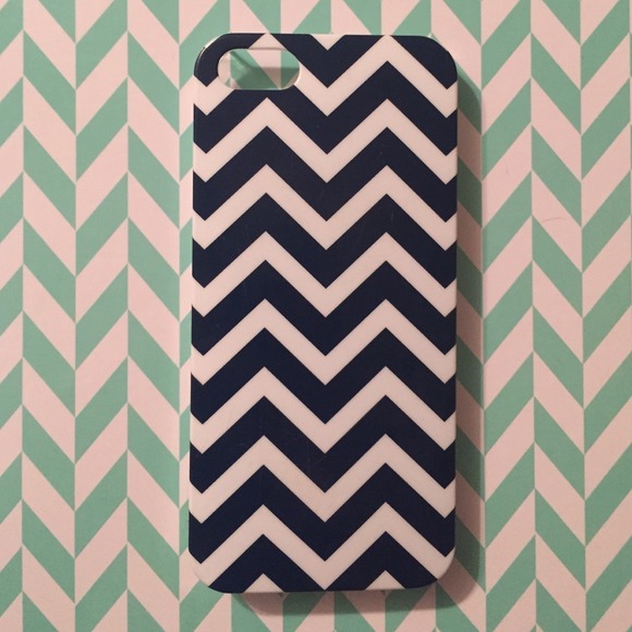 Navy & white chevron iPhone 5/5s clip on case