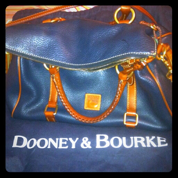 LIKE NEW DOONEY & BOURKE DILLEN II MEDIUM SATCHEL
