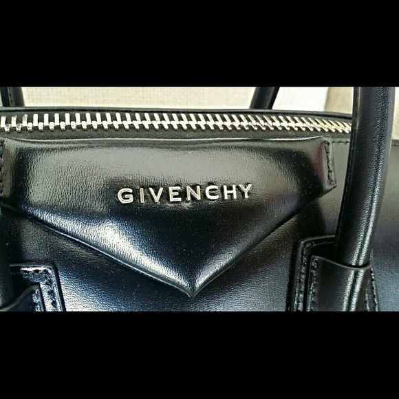 G I V E N C H Y  A N T I G O N A - Picture 2 of 3