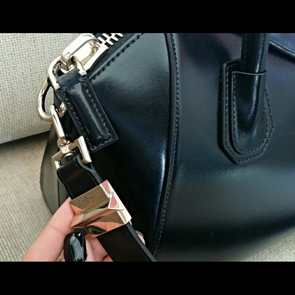 G I V E N C H Y  A N T I G O N A - Picture 3 of 3