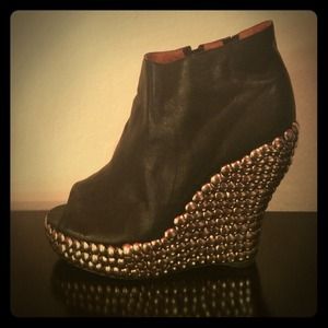 JC peep toe tac wedges