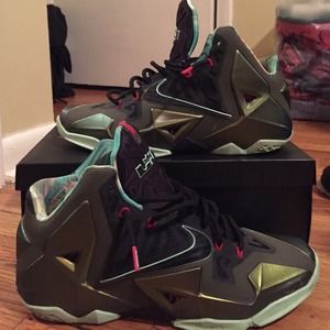 Men's Nike Lebron Parachute Gold 11s