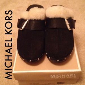 💯 Michael Kors Suede Clogs