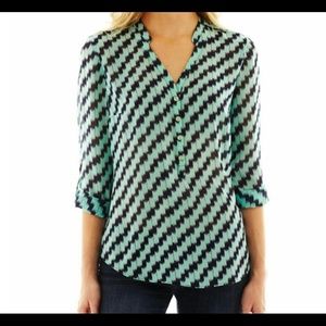 Mint and navy zigzag top
