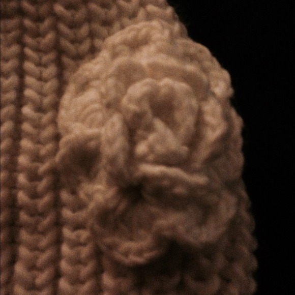Handmade winter hat with flower - Picture 2 of 2