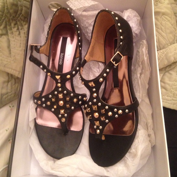 Never worn before cute sandals :)