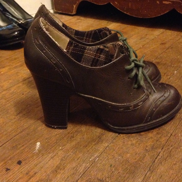 Madden girl Thick brown lace up heels