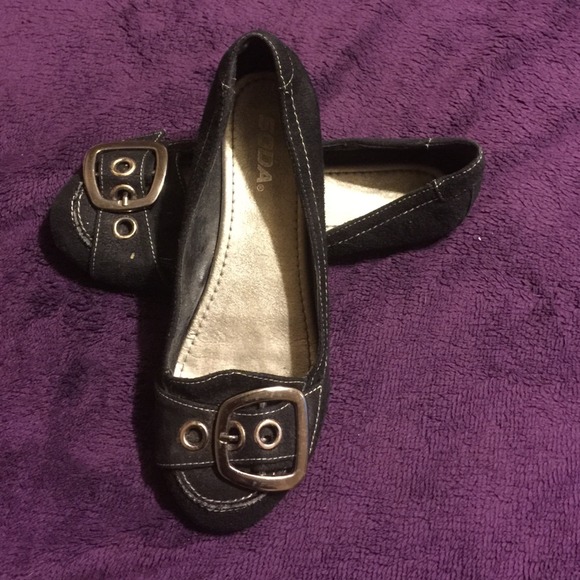 Soda black flat shoes