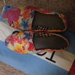 FINAL SALE! Bright Floral TOMS 🌺