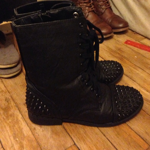 Bongo Black studded combat boots