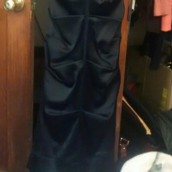 Black dress - Picture 2 of 3