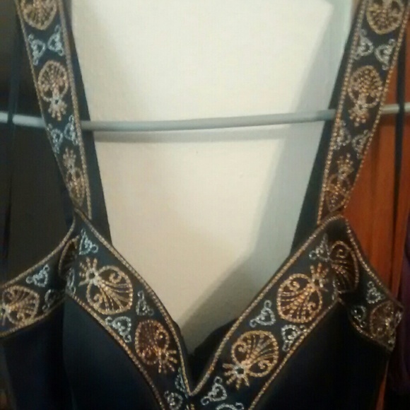 Black dress - Picture 3 of 3