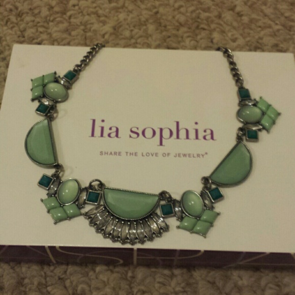 Necklace 🔻🔻price - Picture 1 of 4