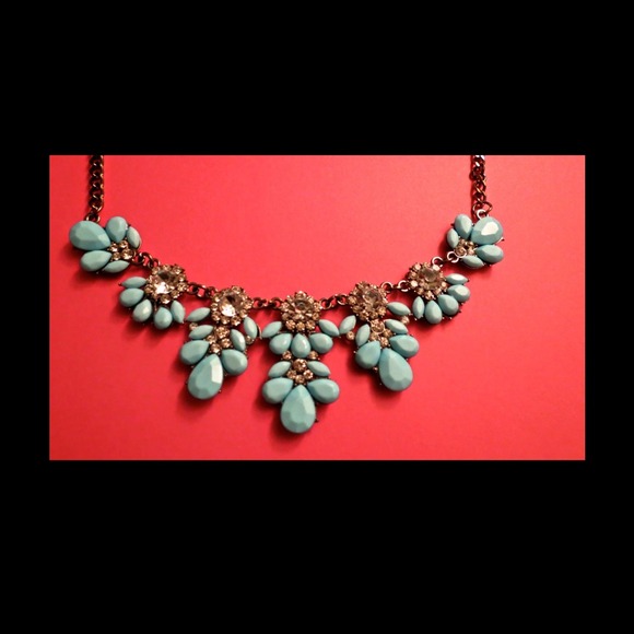 Jewelry - 🚫sold in bundle🚫Statement necklace! 🎉