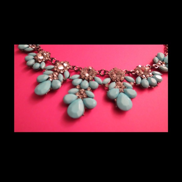 🚫sold in bundle🚫Statement necklace! 🎉 - Picture 2 of 3