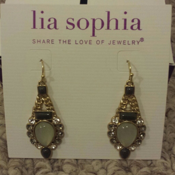 Earrings 🔻🔻price - Picture 1 of 4