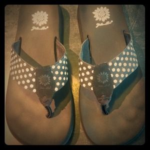 Yellow box flip flops size 7