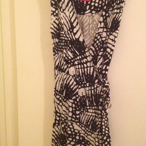 Sleeveless wrap dress by Elle