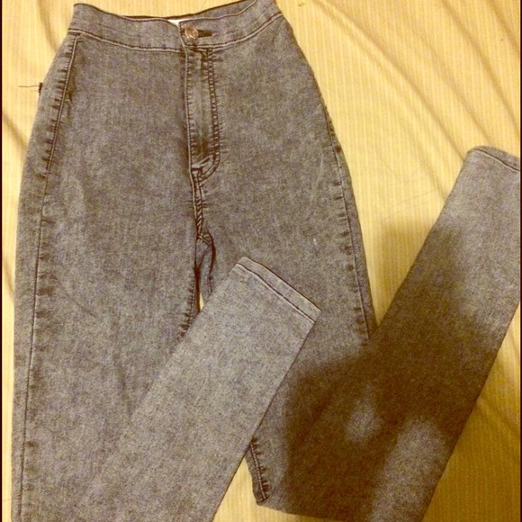 ----> 💙TRADED💙 <---- High-waist, acid wash jeans