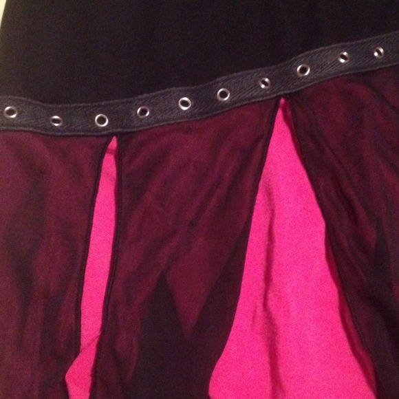 Black and pink punk skirt - Picture 2 of 3