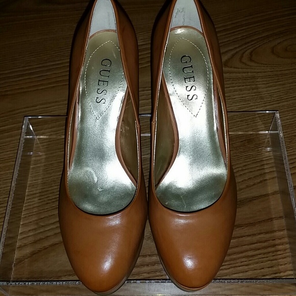 Guess Brown heels NWOT
