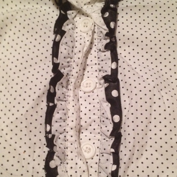 Black and white button shirt - Picture 2 of 4