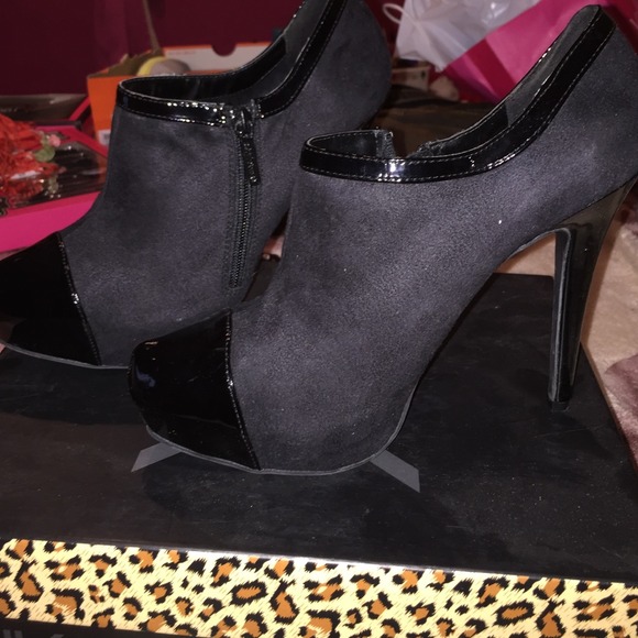 Kardashian kollection Black booties
