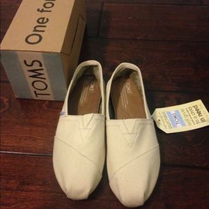 Brand new Toms