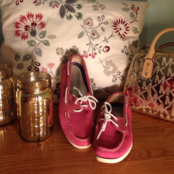 Pink sperrys :) REDUCED