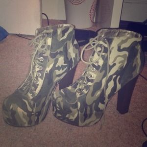 Army camouflage tie up 5" platform heels.