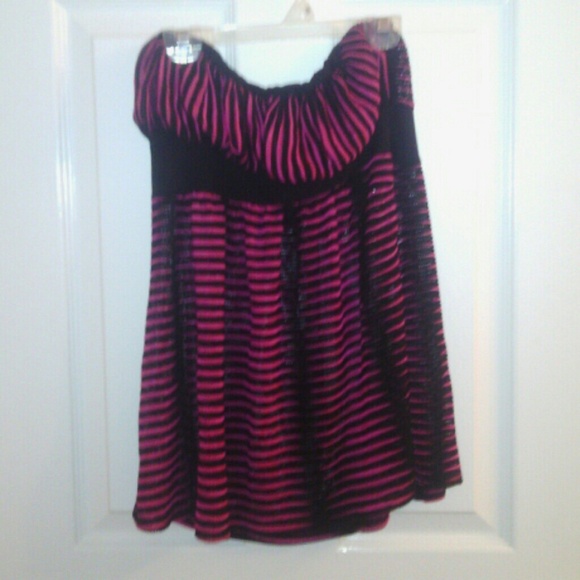 STRAPLESS TOP