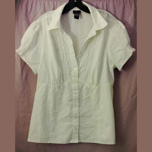 👕💖Beautiful white Torrid blouse!