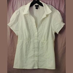 👕💖Beautiful white Torrid blouse!