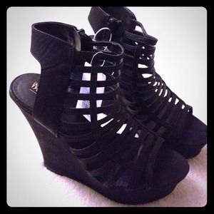 New! Black caged heels