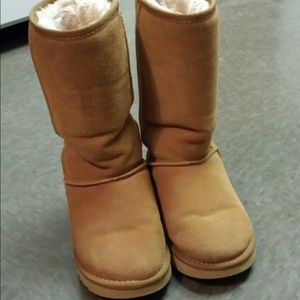 UGGS boot new condition