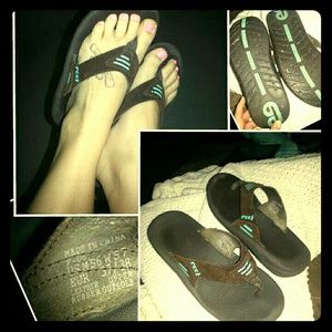 Womens size 7 reef sandals. Brown with aqua detail