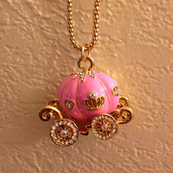 Brand new besty johnson carriage necklace!