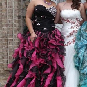 Pink and Black Prom Dress! 💕 holding!