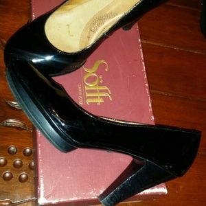 Sofft platform patent leather pumps!