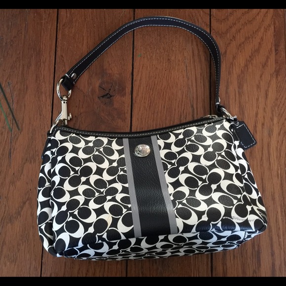 Adorable vintage leather coach bag