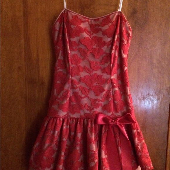 Beautiful red and tan dress!