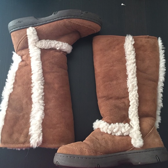 Tall chestnut uggs!