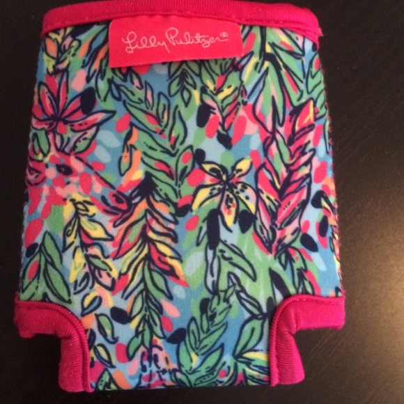 Lilly pulitzer koozie in hot spot