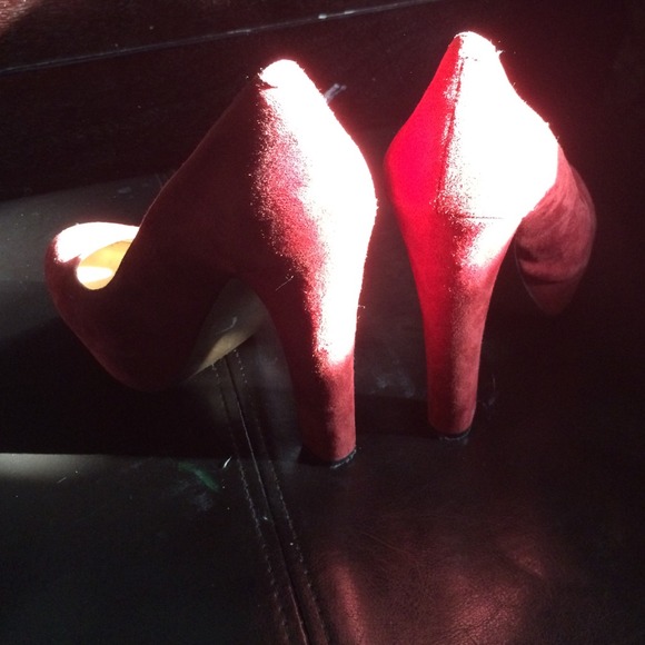 Suede Red Pumps BCBG - Picture 3 of 4