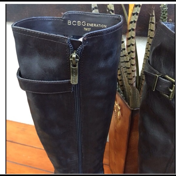 💥HP💥NWOT! "BCBGeneration" CHOCOLATE BROWN BOOTS - Picture 2 of 4