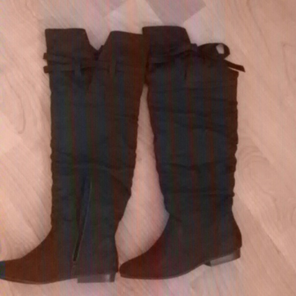 Boots - Picture 3 of 3