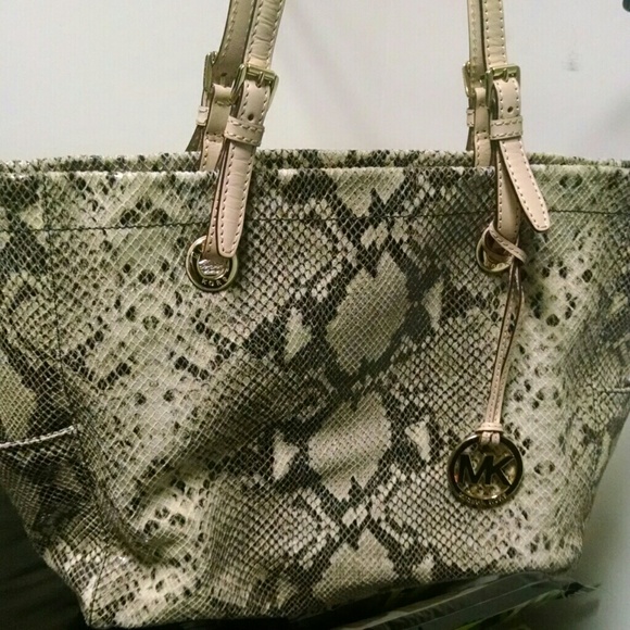 SOLD ON EBAY - Pristine Michael Kors Jet Set Tote